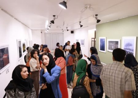 نمایشگاه دونفر از عکاسان جیرفت به همراه استاد اسلامی در کرمان برگزار شد